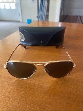 Ray bans RB3925 Aviator Max sunglasses. Case included.